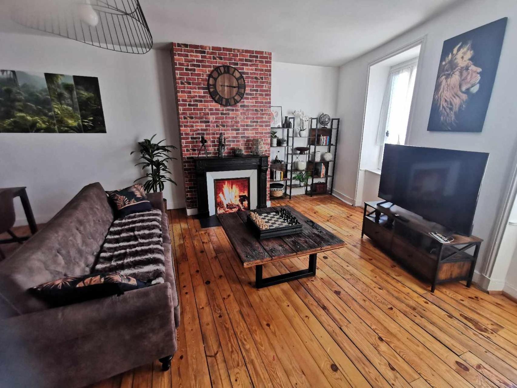 Bel Appartement De 1 A 7 Personnes Ambert Exterior foto